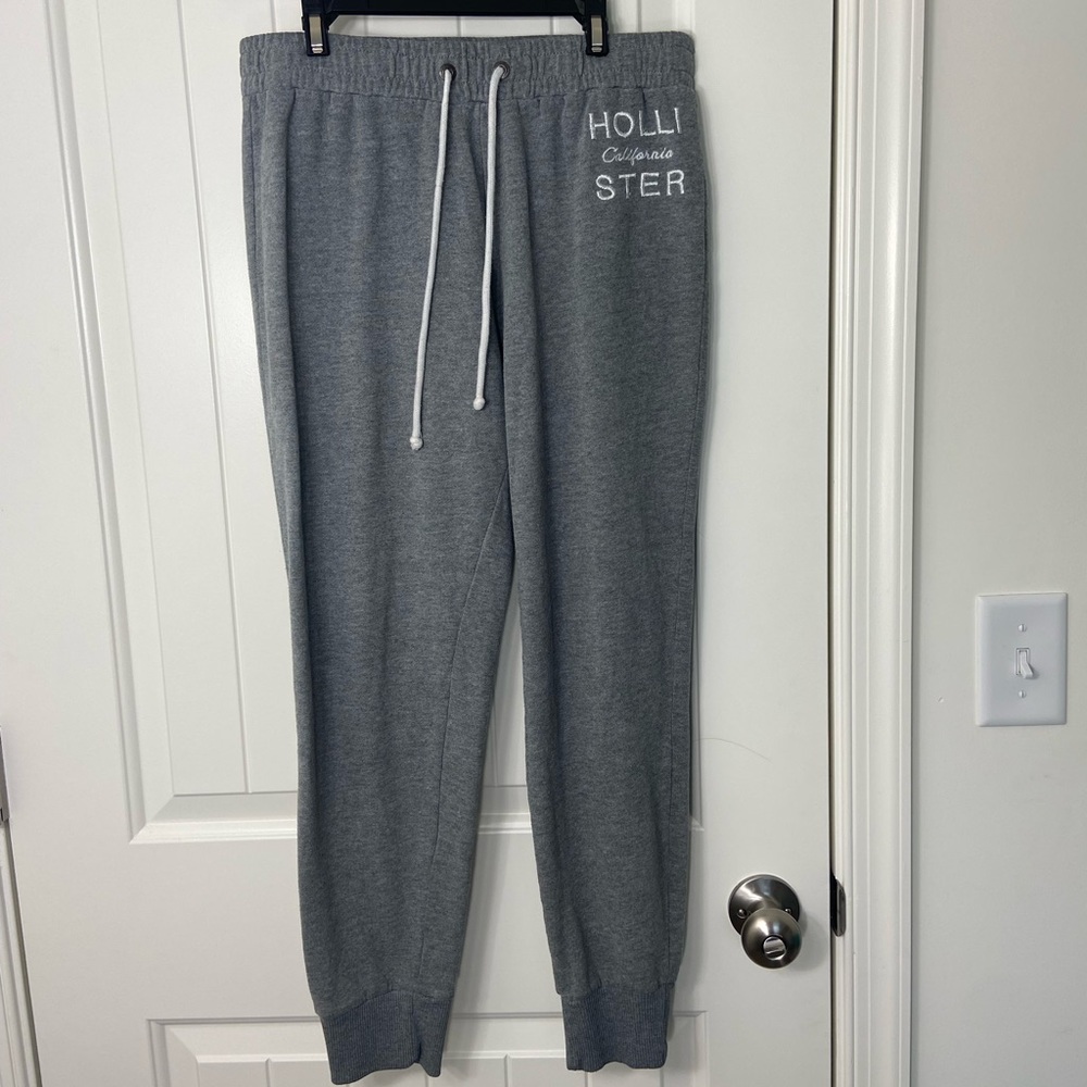EUC Hollister women’s gray embroidered drawstring waist joggers sweatpants small